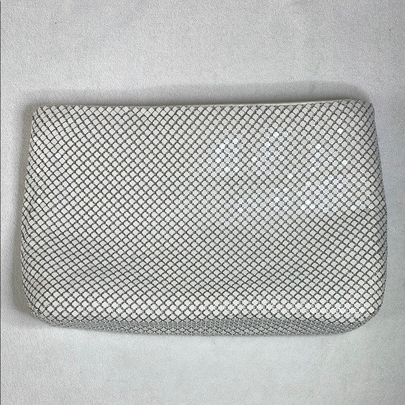 Whiting & Davis Handbags - 🪸 Vintage Whiting & Davis White Metal Mesh Clutch